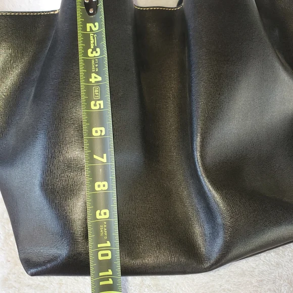 Black Leather Tote Bag with Contrast Stitching - Picture 13 of 14